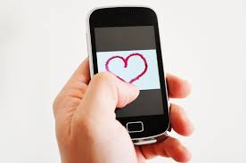 La relation avec le téléphone portable est-elle source de bonheur pour les adolescents ?